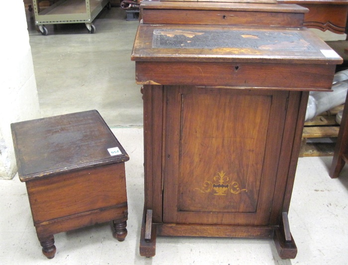 EARLY VICTORIAN DAVENPORT DESK 16e4aa