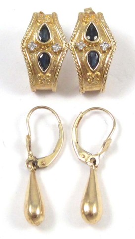 TWO PAIRS OF YELLOW GOLD EARRINGS