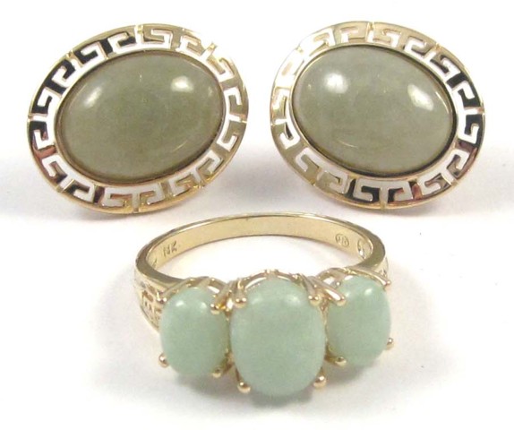 THREE ARTICLES OF LIGHT GREEN JADE