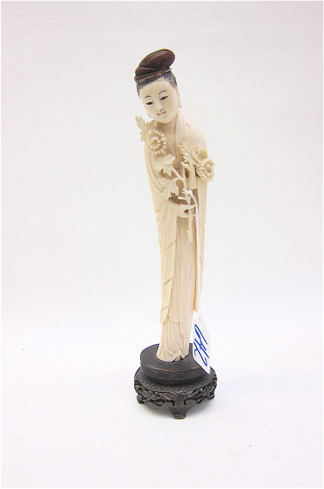 CHINESE CARVED IVORY FIGURE of 16e507
