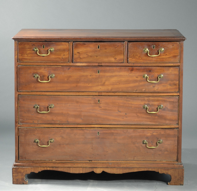 GEORGE III PERIOD MAHOGANY CHEST 16e538