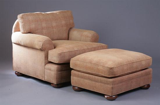 CONTEMPORARY LOUNGE CHAIR AND OTTOMAN  16e6b9