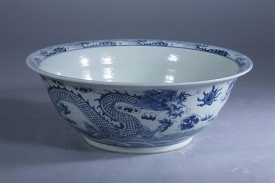 LARGE CHINESE BLUE AND WHITE PORCELAIN 16e6f2