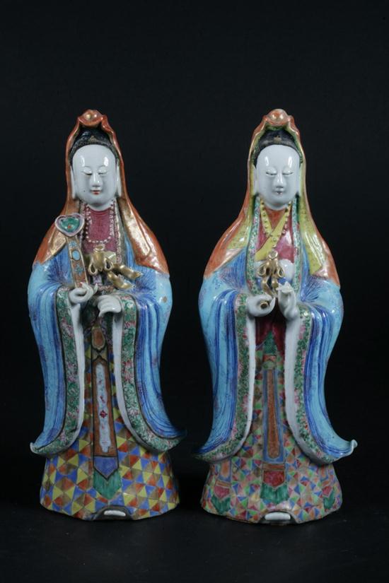 PAIR CHINESE FAMILLE ROSE PORCELAIN 16e702