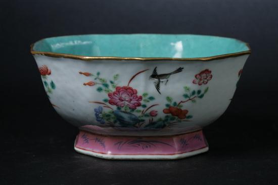 CHINESE FAMILLE ROSE LOTUS PORCELAIN 16e71a