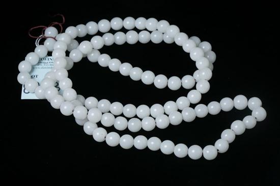CHINESE WHITE JADE BEAD NECKLACE.