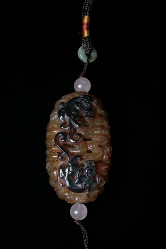 CHINESE AGATE RETICULATED PENDANT.