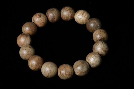 CHINESE CHENXIANG WOOD BEAD BRACELET.