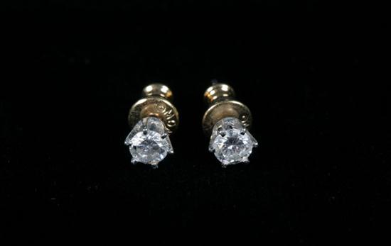 PAIR WHITE GOLD AND DIAMOND STUD 16e7b1