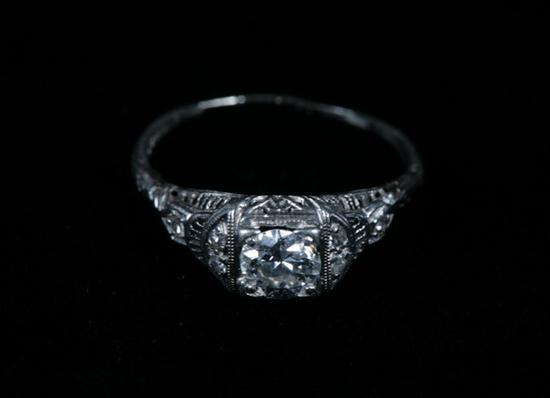 EDWARDIAN PLATINUM AND DIAMOND 16e7c0