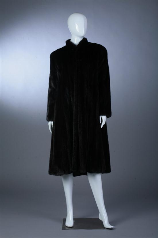 LADIES FULL-LENGTH BLACK MINK FUR COAT