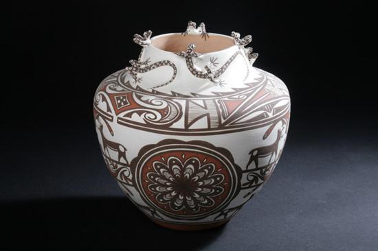 ZUNI LIZARD POT BY NOREEN SIMPLICIO.