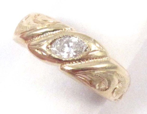 MAN'S DIAMOND AND YELLOW GOLD RING.