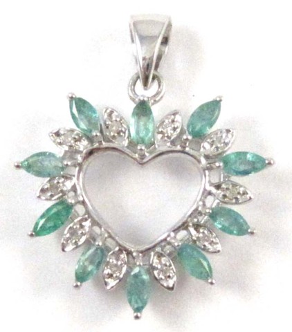 EMERALD AND DIAMOND HEART PENDANT 16e8ed