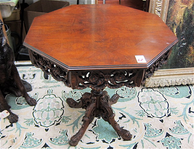 CARVED WALNUT LAMP TABLE American 16e8f9