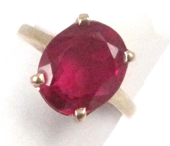 RUBY AND FOURTEEN KARAT GOLD SOLITAIRE