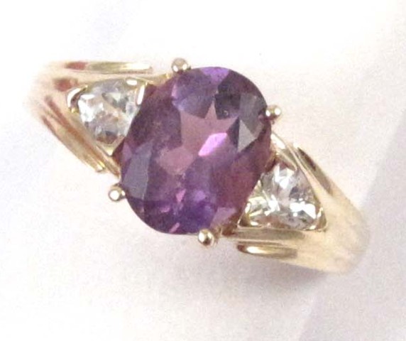 AMETHYST AND TEN KARAT GOLD RING