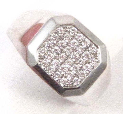 MAN S DIAMOND AND WHITE GOLD RING  16e966