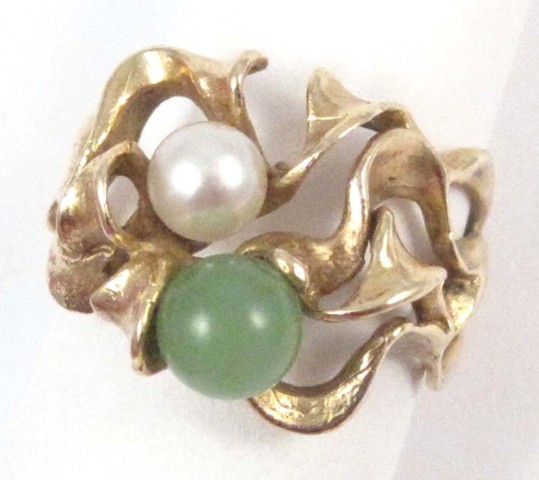 JADE PEARL AND FOURTEEN KARAT GOLD 16e9a2