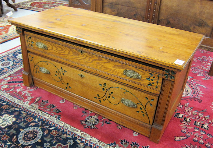 LATE VICTORIAN OAK LOW CHEST OF 16e9c8