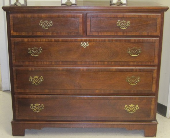 CHIPPENDALE STYLE MAHOGANY CHEST 16eac7