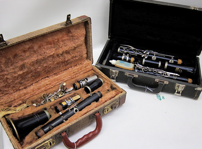 TWO CLARINET MUSICAL INSTRUMENTS: one