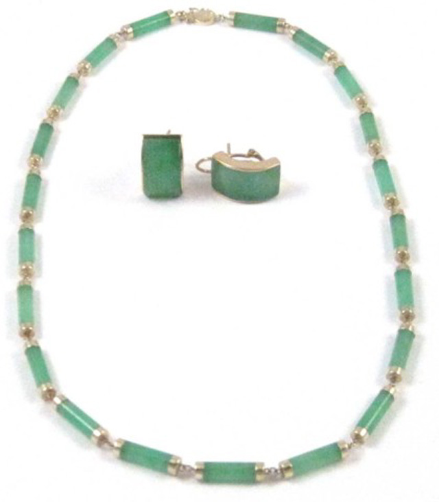 THREE ARTICLES OF GREEN JADE JEWELRY 16ebbf