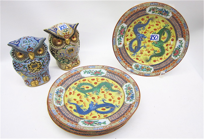 FOUR CHINESE PORCELAIN PLATES &