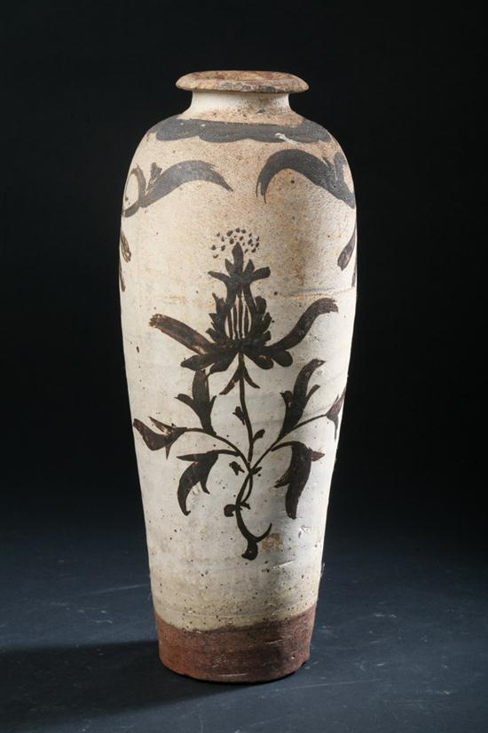 CHINESE CIZHOU POTTERY VASE Ming Dynasty.