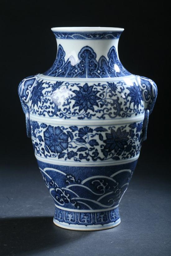 CHINESE BLUE AND WHITE PORCELAIN