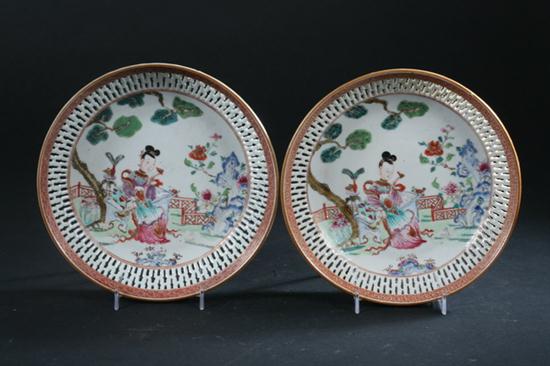 PAIR CHINESE FAMILLE ROSE PORCELAIN