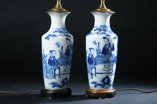 PAIR CHINESE BLUE AND WHITE PORCELAIN 16ec52