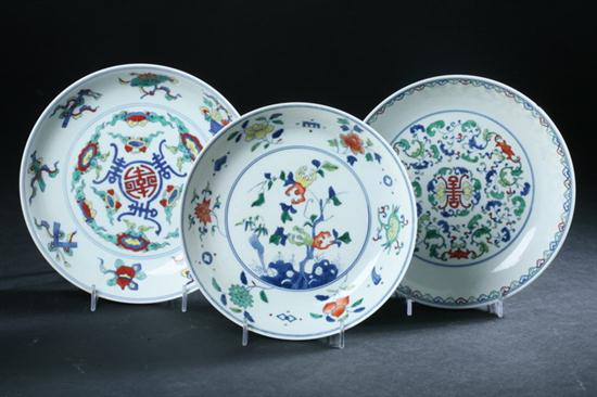 THREE CHINESE DOUCAI PORCELAIN PLATES