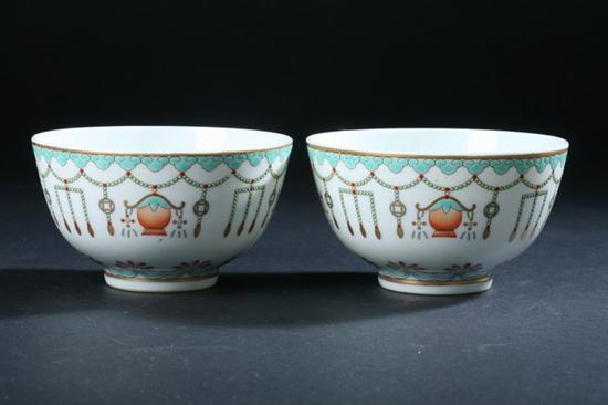 PAIR CHINESE FAMILLE ROSE PORCELAIN 16ec74