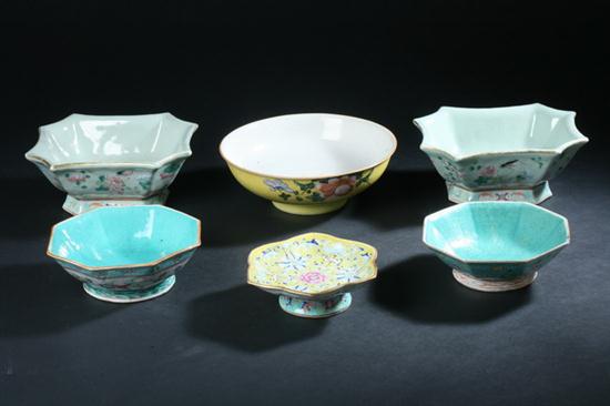 FIVE CHINESE FAMILLE ROSE PORCELAIN