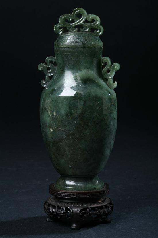 CHINESE SPINACH JADE VASE AND COVER  16ec92