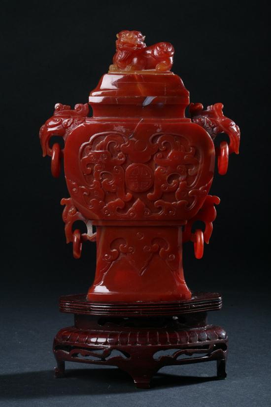 CHINESE AGATE VASE AND COVER Carved 16ece3