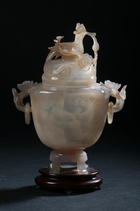 CHINESE AGATE VASE AND COVER Bird form 16ece1