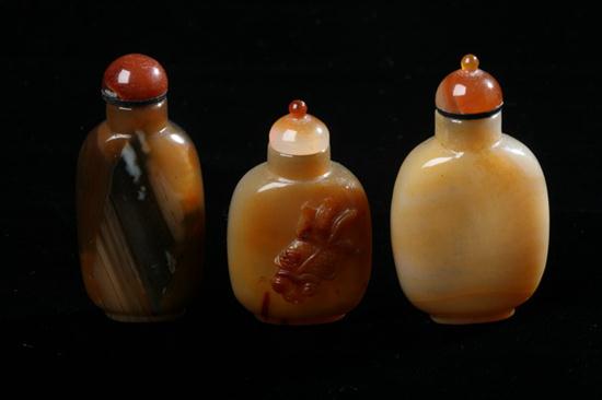 THREE CHINESE AGATE SNUFF BOTTLE 16ed0a