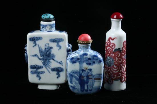 THREE CHINESE PORCELAIN SNUFF BOTTLES 16ed0c