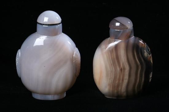 TWO CHINESE AGATE SNUFF BOTTLES  16ed0d