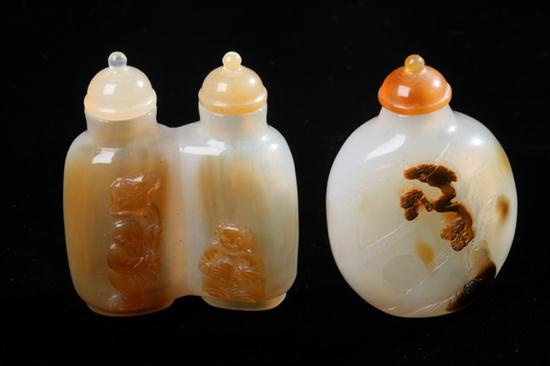 TWO CHINESE CAMEO AGATE SNUFF BOTTLES 16ed10
