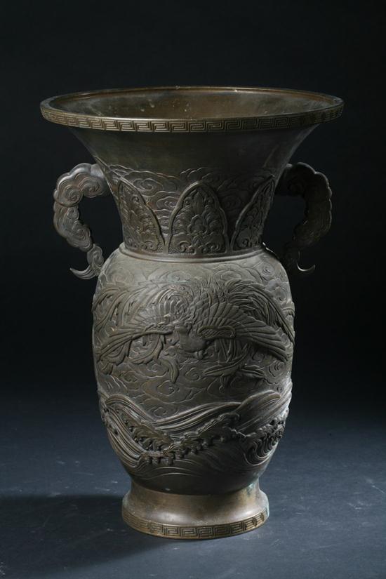 JAPANESE BRONZE DRAGON VASE. -