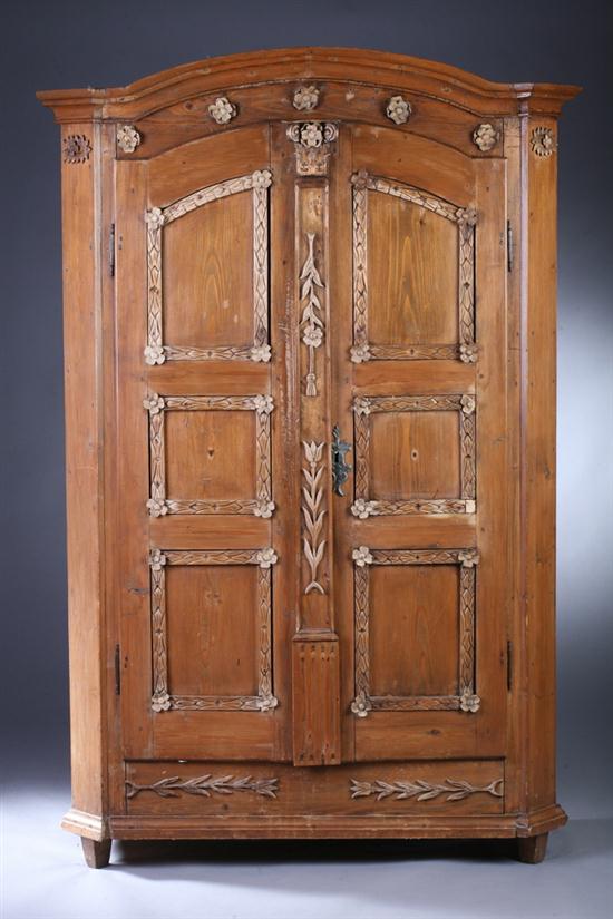 GERMAN HAND CRAFTED PINE ARMOIRE 16ee31