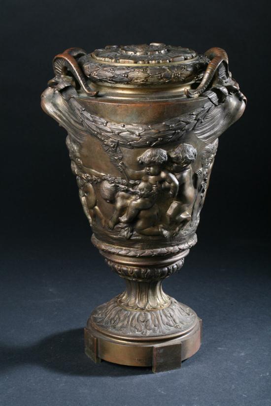 FRENCH BRONZE URN early 20th century  16ee59