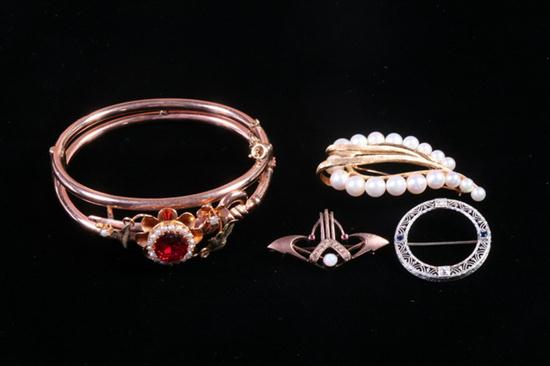 FOUR PIECES VINTAGE GOLD AND GEMSTONE 16eeda