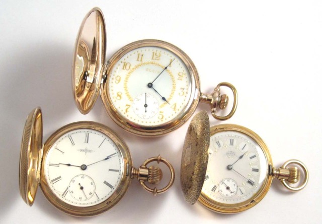 THREE ELGIN HUNTER CASE POCKET WATCHES: