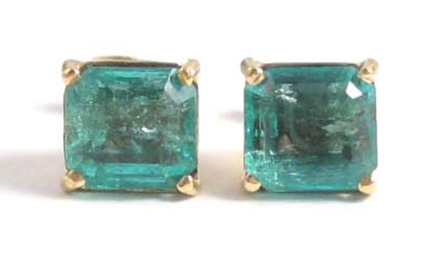 PAIR OF EMERALD EAR STUDS each 16eff5