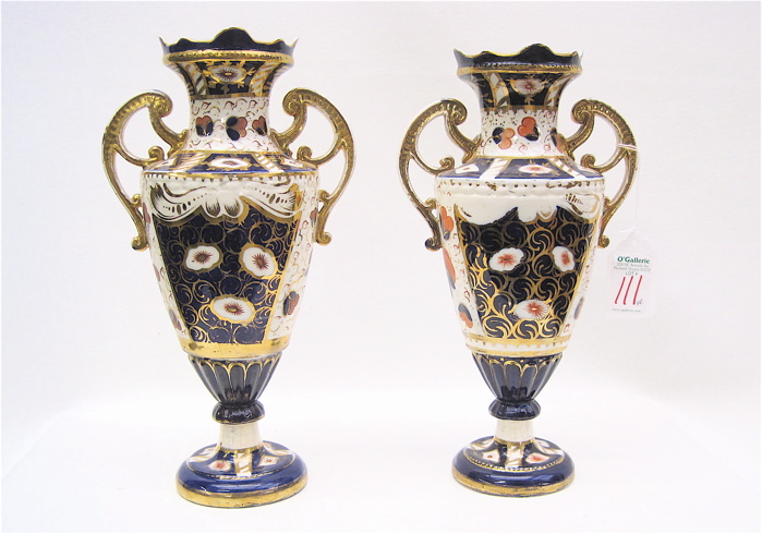 PAIR ENGLISH PORCELAIN URNS Imari 16f01d