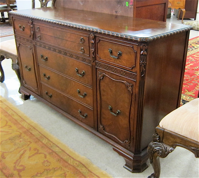 CHIPPENDALE STYLE MAHOGANY BUFFET American